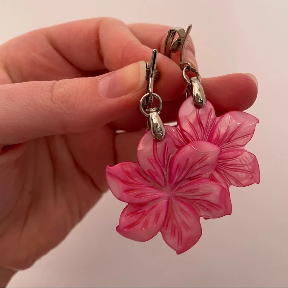 Vintage HAWAIIAN Real MOTHER OF PEARL Shell Summer Vacation Tropical Earrings